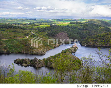Beautiful scenery on the Loire. North of France 119937693