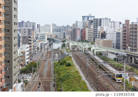 亀戸の街並みと総武線 119938338