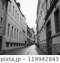 石畳と路地 119942843