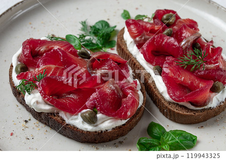Sandwiches with gravlax salmon, cream cheese, capers, greens, breakfast, homemade, Sandwiches with gravlax salmon, cream cheese, capers, greens, breakfast, homemade, 119943325