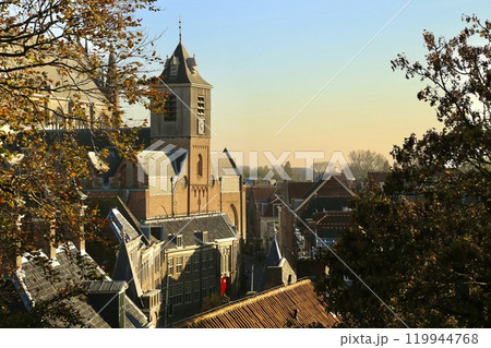 秋のオランダ ライデン フーグランツ教会 (Leiden, Netherlands) 秋のオランダ ライデン フーグランツ教会 (Leiden, Netherlands) 119944768