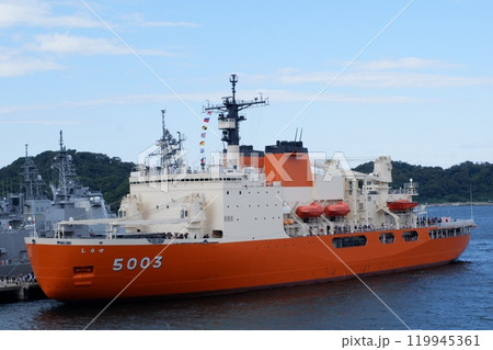 横須賀基地で一般公開された砕氷艦しらせ 横須賀基地で一般公開された砕氷艦しらせ 119945361