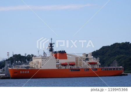 横須賀基地で一般公開された砕氷艦しらせ 119945366