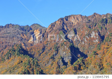 秋の秋山郷　鳥甲山 119945795