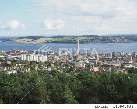 Aerial view of Dundee from Law hill 119946632