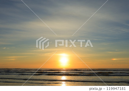 美しい海岸の朝日 美しい海岸の朝日 119947181