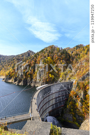 北海道 定山渓 豊平峡ダムの紅葉（展望デッキからの眺め） 119947250