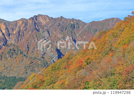 秋の秋山郷　鳥甲山 119947298