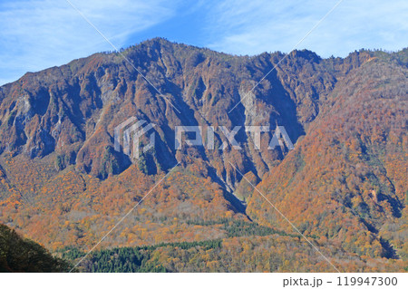 秋の秋山郷 鳥甲山 秋の秋山郷 鳥甲山 119947300