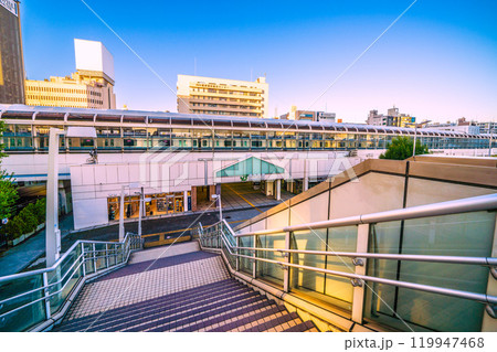 日本の横浜都市景観 11月。早朝の桜木町駅 南改札(東口)や電車、健康福祉総合センターなど=3日 日本の横浜都市景観 11月。早朝の桜木町駅 南改札(東口)や電車、健康福祉総合センターなど=3日 119947468