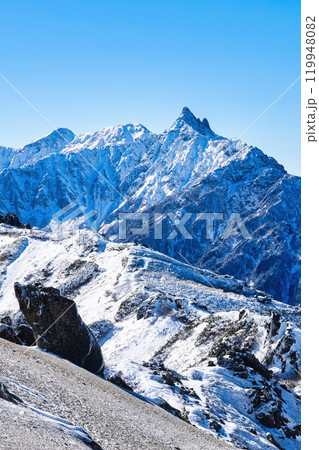 冠雪の北アルプスの槍ヶ岳 冠雪の北アルプスの槍ヶ岳 119948082