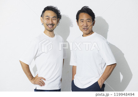 2人のミドル男性 2人のミドル男性 119948494