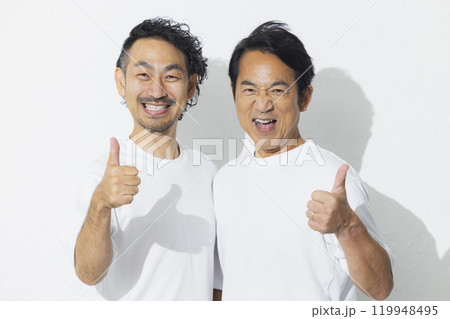 2人のミドル男性　　  119948495