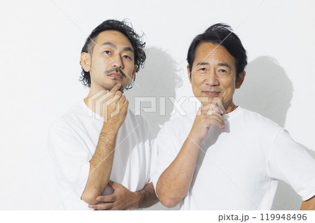 2人のミドル男性 2人のミドル男性 119948496