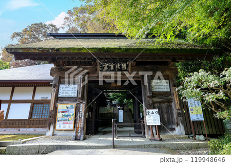 初秋の山寺山門 119948646