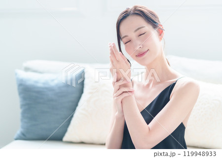 女性 ハンドケア スキンケア 女性 ハンドケア スキンケア 119948933