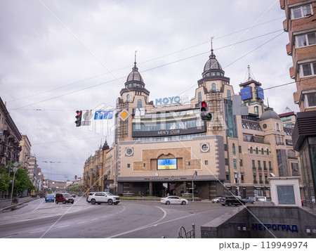 【ウクライナ】首都キーウの歴史的な建造物と曇天 119949974