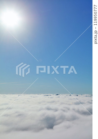 千葉県 秋の青空と雲海(鹿野山九十九谷展望公園からの風景) 千葉県 秋の青空と雲海(鹿野山九十九谷展望公園からの風景) 119950777