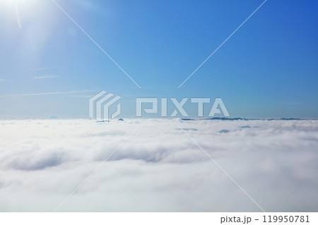 千葉県　秋の青空と雲海（鹿野山九十九谷展望公園からの風景） 119950781