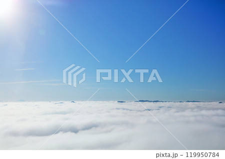 千葉県　秋の青空と雲海（鹿野山九十九谷展望公園からの風景） 119950784