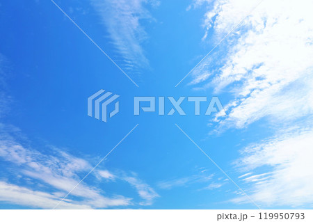 秋の青空と雲 秋の青空と雲 119950793