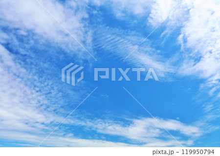 秋の青空と雲 秋の青空と雲 119950794