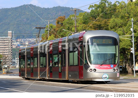 【広島電鉄】5100形～ラッピングコラボトレイン～（本線：西観音町〜福島町） 119952035