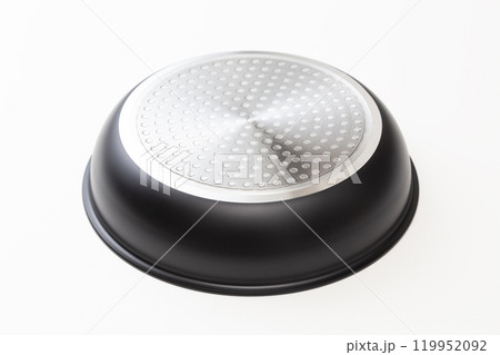 白背景にフライパン 白背景にフライパン 119952092