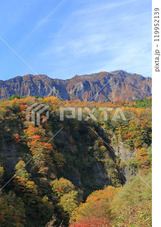 秋の秋山郷 和山から望む鳥甲山 秋の秋山郷 和山から望む鳥甲山 119952139