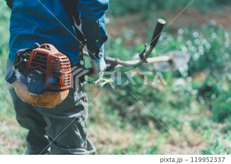 エンジン式刈払い機のエンジン部 エンジン式刈払い機のエンジン部 119952337