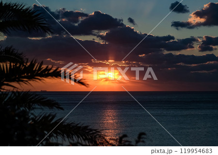 <さんさん富江キャンプ村>夜明けの海 <さんさん富江キャンプ村>夜明けの海 119954683