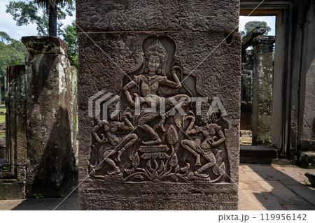 アンコール王朝の石像やレリーフ アンコール・トム アンコール王朝の石像やレリーフ アンコール・トム 119956142