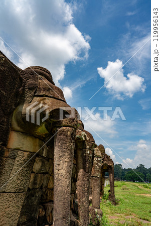 アンコール王朝の石像やレリーフ アンコール・トム アンコール王朝の石像やレリーフ アンコール・トム 119956143