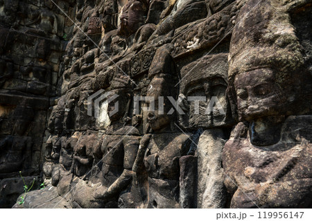 アンコール王朝の石像やレリーフ アンコール・トム アンコール王朝の石像やレリーフ アンコール・トム 119956147