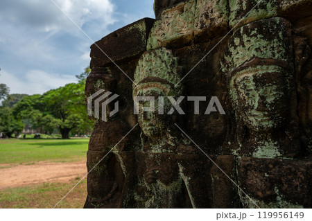 アンコール王朝の石像やレリーフ アンコール・トム アンコール王朝の石像やレリーフ アンコール・トム 119956149