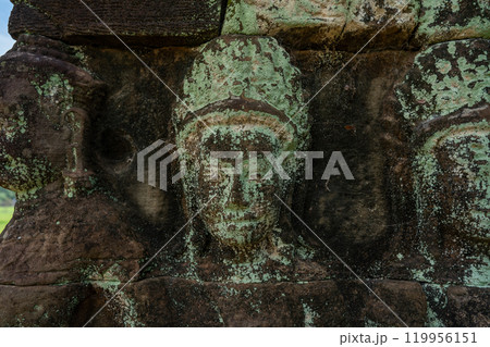 苔に覆われたレリーフ アンコール・トム 苔に覆われたレリーフ アンコール・トム 119956151