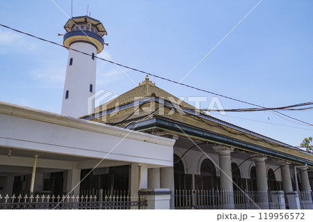 東ジャワで最も古いスナンアンペル大モスク 119956572