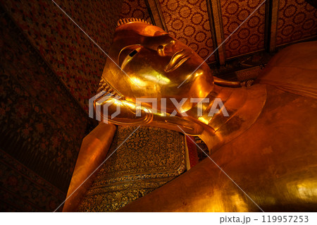 タイ 仏像 涅槃寺の涅槃仏(ワット・ポー) タイ 仏像 涅槃寺の涅槃仏(ワット・ポー) 119957253