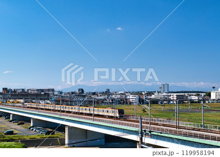 富士山と多摩川橋梁を行く東急東横線と目黒線の風景 富士山と多摩川橋梁を行く東急東横線と目黒線の風景 119958194
