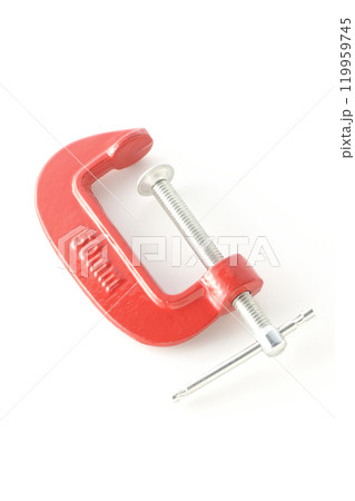 クランプを白背景で撮影 119959745
