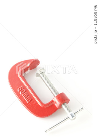 クランプを白背景で撮影 119959746