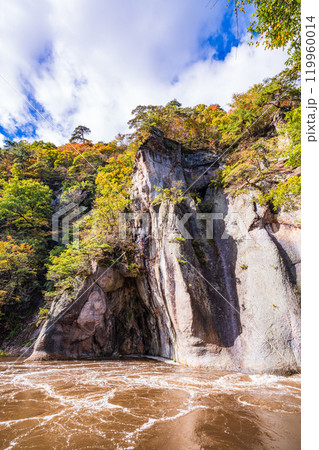 【群馬県】紅葉期の吹割の滝 119960014