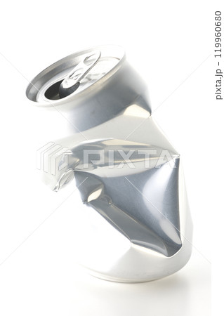 空き缶を白背景で撮影 119960680