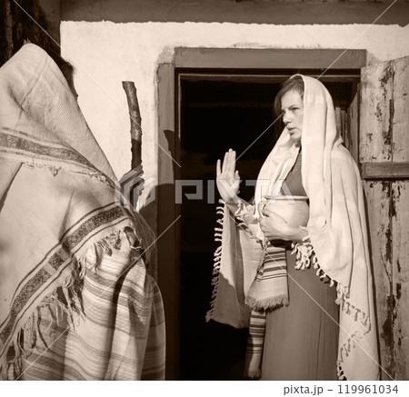 Girl in the door of her home 119961034