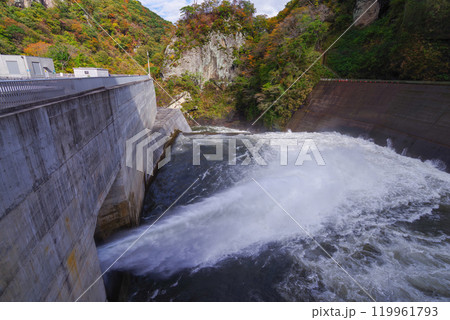 秋の八ッ場ダム 119961793