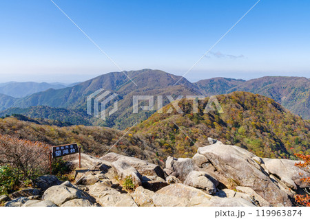 御在所岳の望湖台の眺望(三重県三重郡菰野町) 御在所岳の望湖台の眺望(三重県三重郡菰野町) 119963874