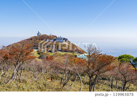 秋の御在所岳の雨量レーダー、山上公園駅方面（三重県三重郡菰野町） 119963878