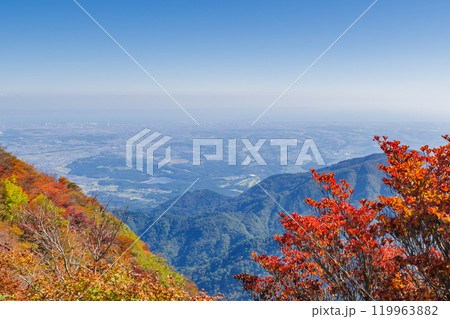 秋の御在所岳の朝陽台広場からみる伊勢湾方面（三重県三重郡菰野町） 119963882