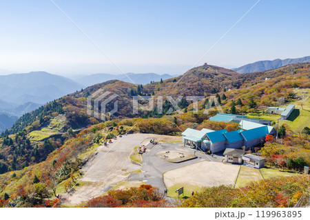 秋の御在所ロープウェイ山上公園駅からの眺望（三重県三重郡菰野町） 119963895