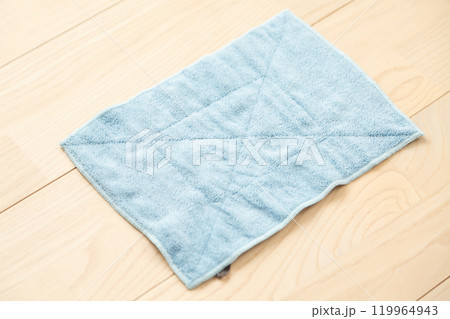 フローリングと雑巾 119964943